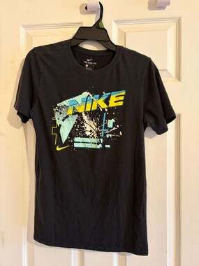 Nike Dri-FIT Basketball Graphic Short Sleeve T-Shirt Unisex EPI 1209-H